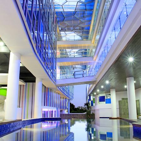 Berry Glee Thematic Hotel Kuta  Exterior photo