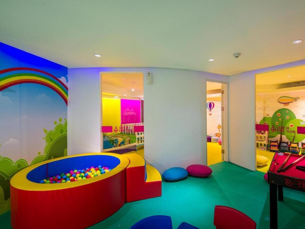 Berry Glee Thematic Hotel Kuta  Exterior photo