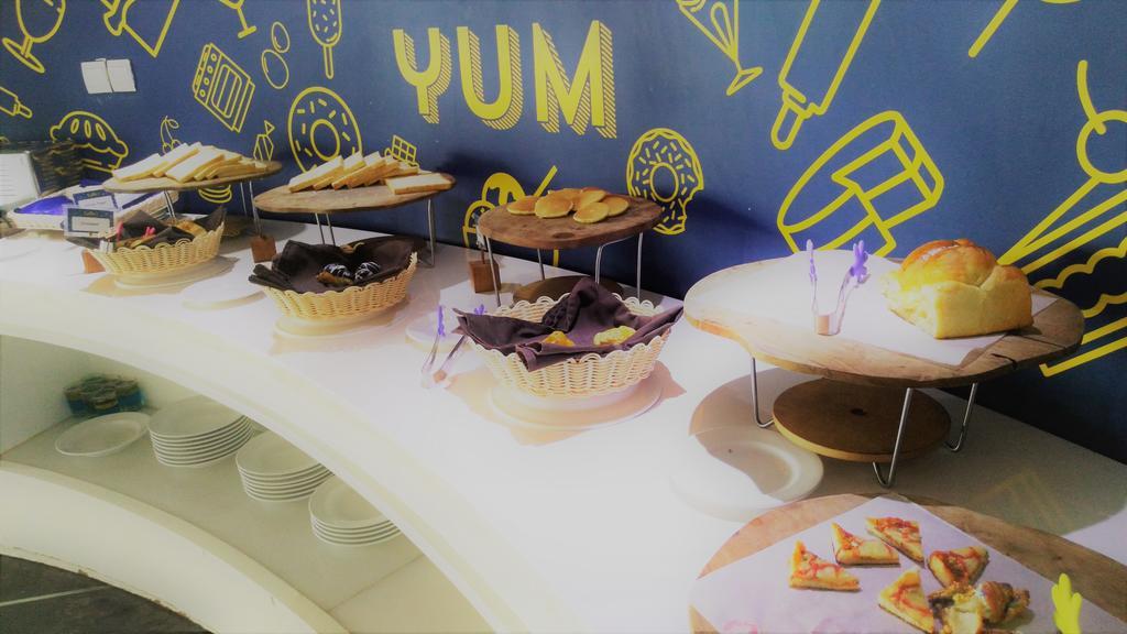 Berry Glee Thematic Hotel Kuta  Exterior photo